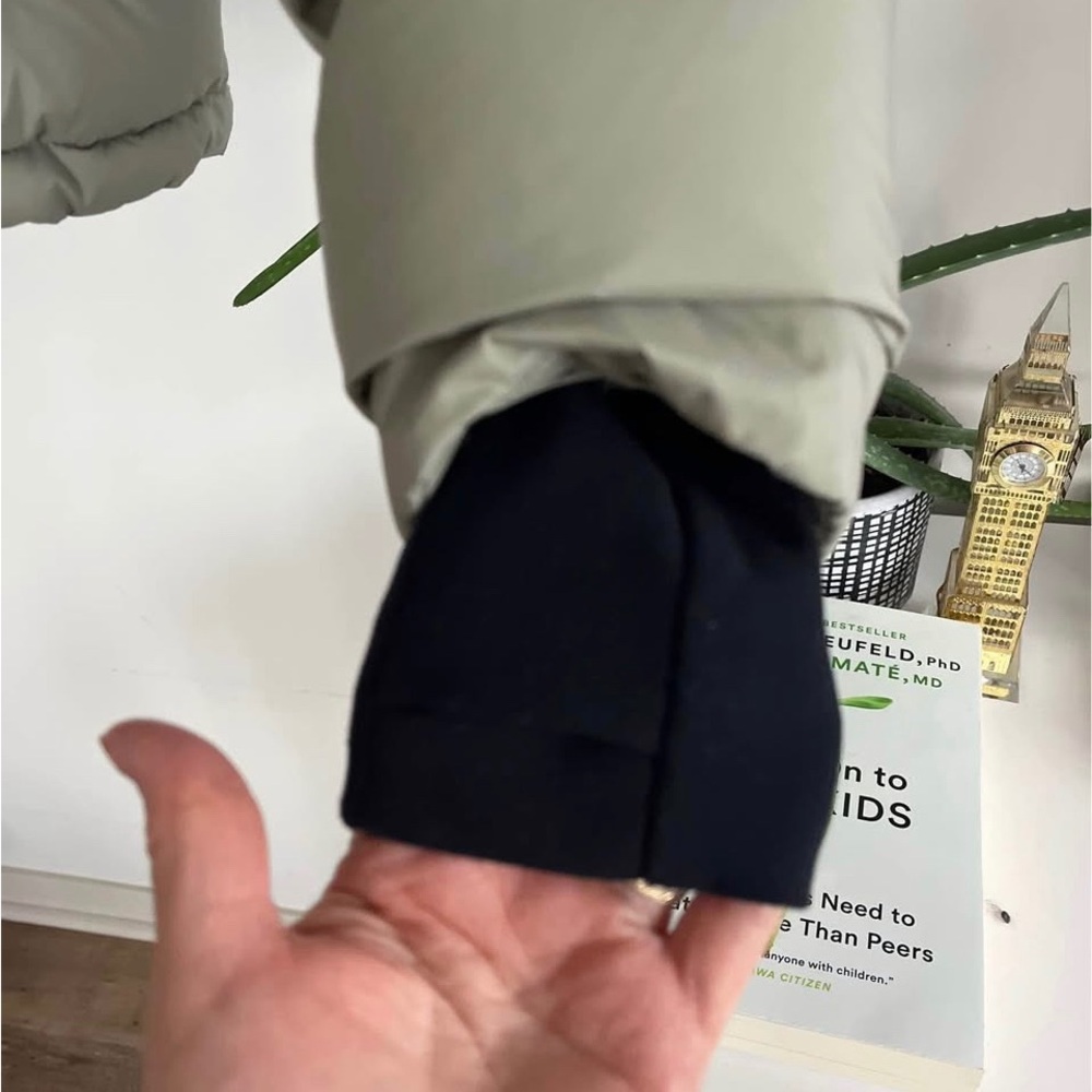 Aritzia The Super Puff Shorty Sage Green Puffer Jacket Size XS - Picture 6 of 8